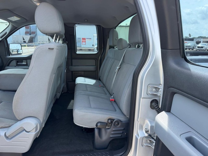 Ford F-150 Vehicle Full-screen Gallery Image 7