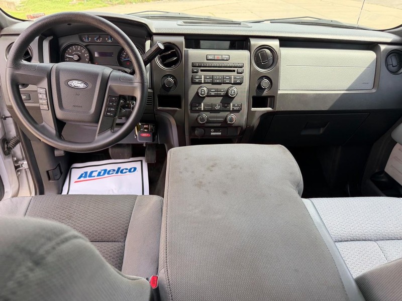 Ford F-150 Vehicle Full-screen Gallery Image 8