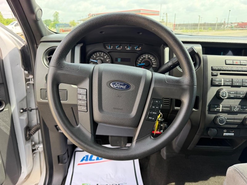 Ford F-150 Vehicle Full-screen Gallery Image 9