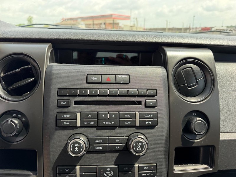 Ford F-150 Vehicle Full-screen Gallery Image 12
