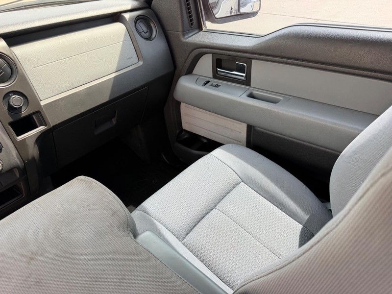 Ford F-150 Vehicle Full-screen Gallery Image 14