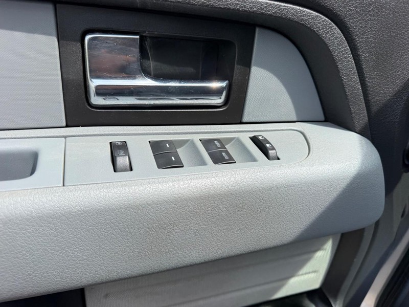 Ford F-150 Vehicle Full-screen Gallery Image 15