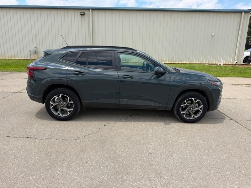 Chevrolet Trax Vehicle Full-screen Gallery Image 2
