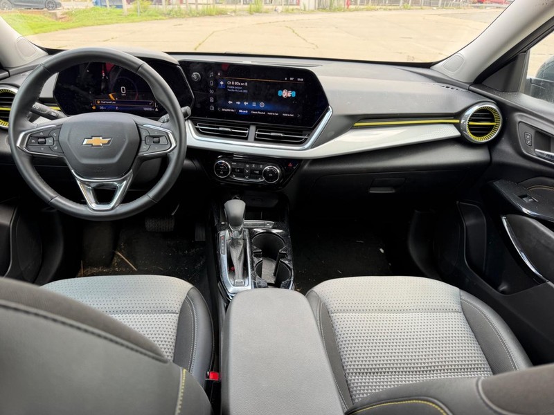 Chevrolet Trax Vehicle Full-screen Gallery Image 8