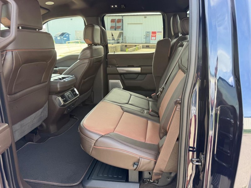 Ford F-150 Vehicle Full-screen Gallery Image 7