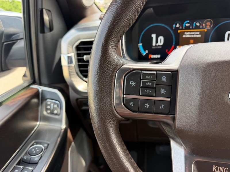 Ford F-150 Vehicle Full-screen Gallery Image 11