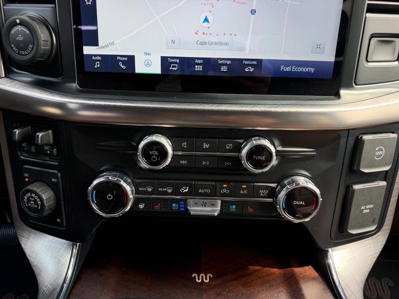 Ford F-150 Vehicle Full-screen Gallery Image 14