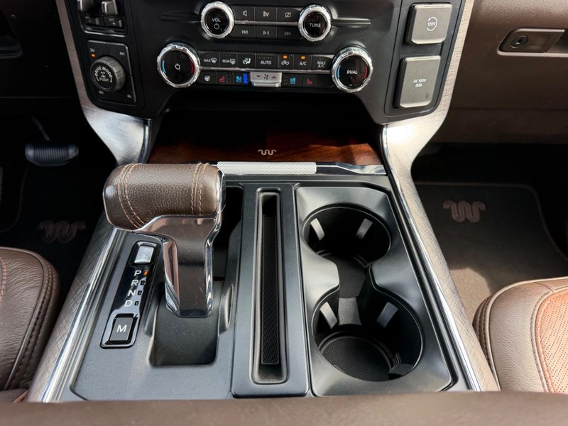 Ford F-150 Vehicle Full-screen Gallery Image 15