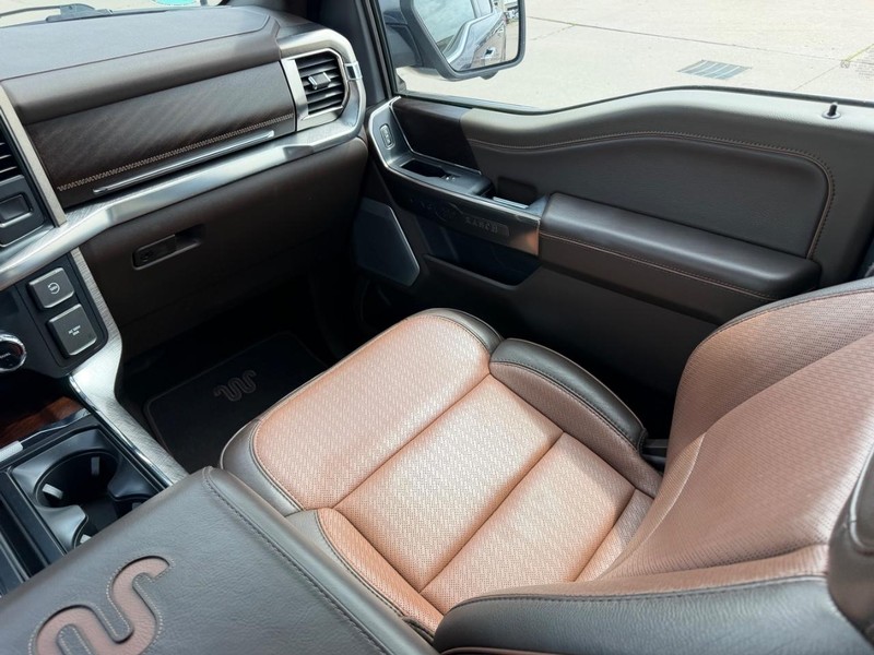 Ford F-150 Vehicle Full-screen Gallery Image 16