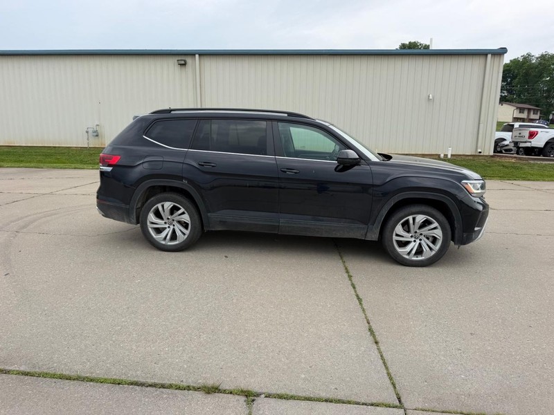 Volkswagen Atlas Vehicle Full-screen Gallery Image 2