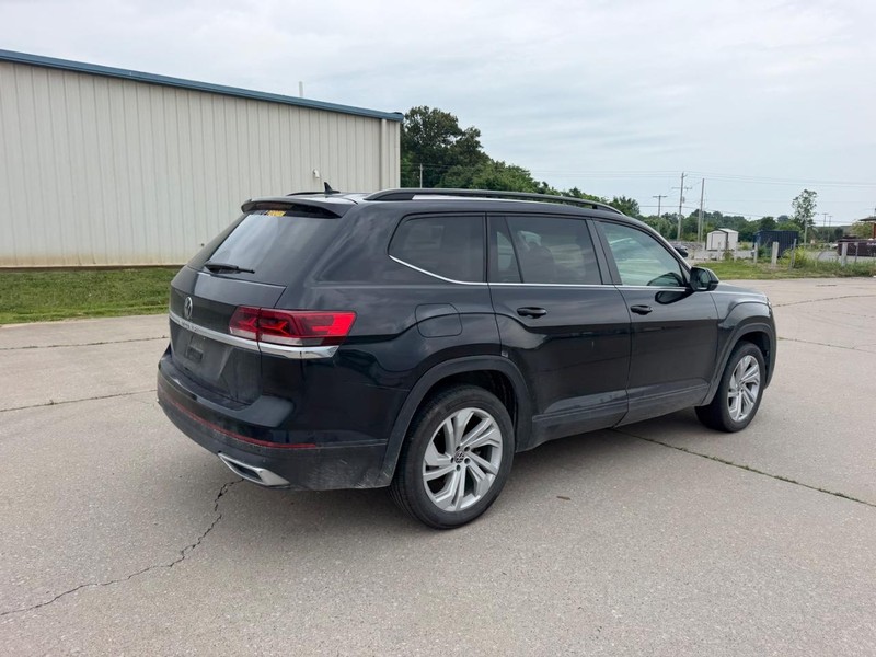 Volkswagen Atlas Vehicle Full-screen Gallery Image 3