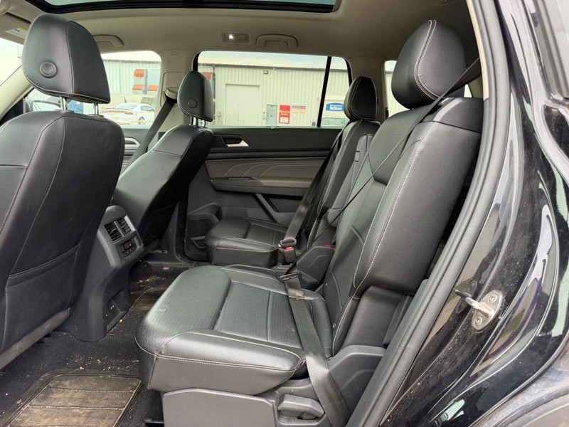Volkswagen Atlas Vehicle Full-screen Gallery Image 9