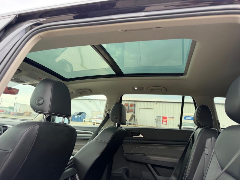 Volkswagen Atlas Vehicle Full-screen Gallery Image 10