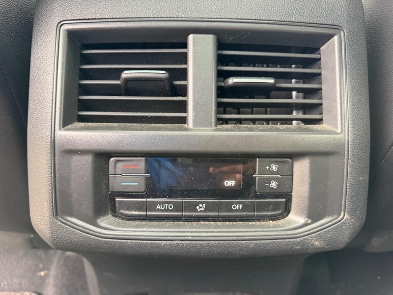 Volkswagen Atlas Vehicle Full-screen Gallery Image 11