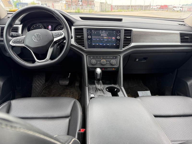 Volkswagen Atlas Vehicle Full-screen Gallery Image 12