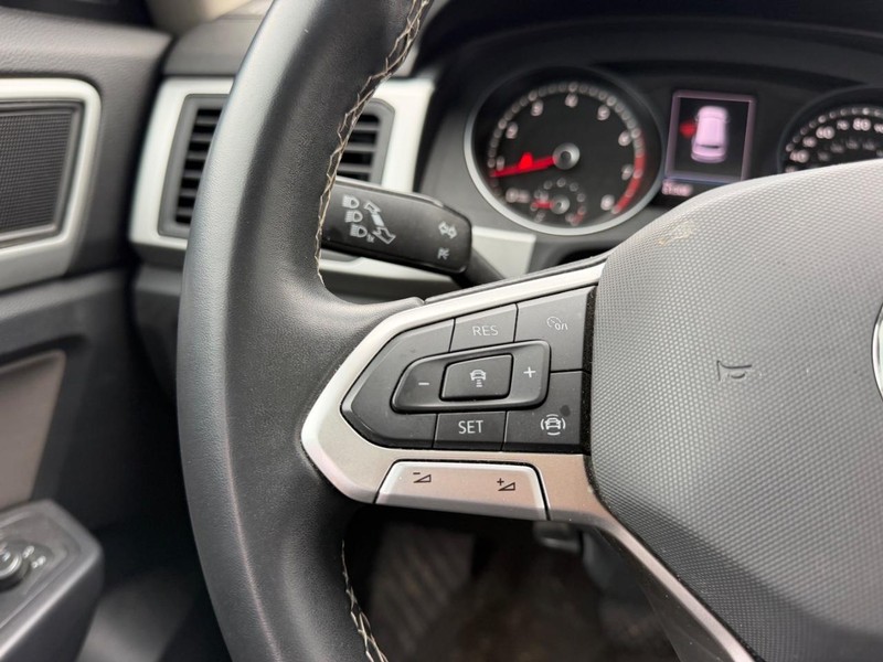 Volkswagen Atlas Vehicle Full-screen Gallery Image 14