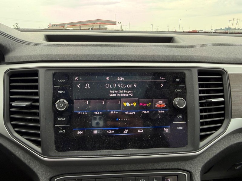 Volkswagen Atlas Vehicle Full-screen Gallery Image 16