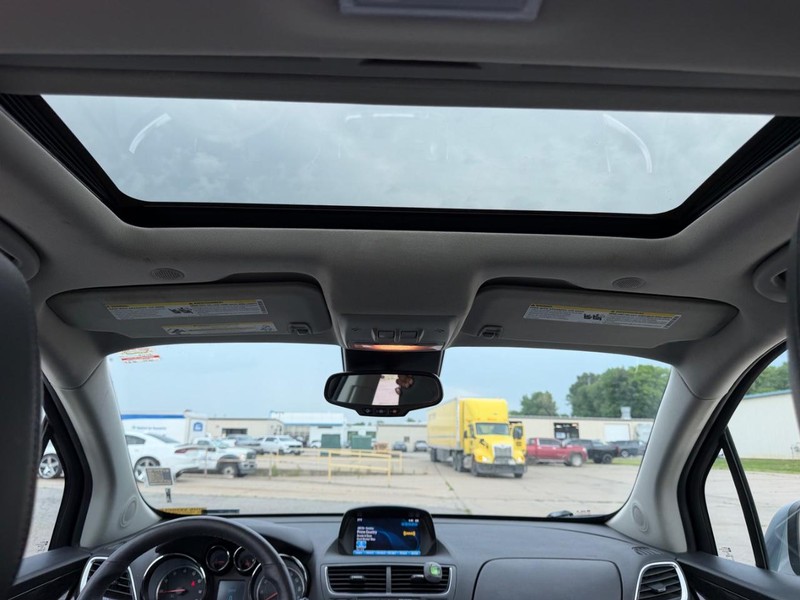 Buick Encore Vehicle Full-screen Gallery Image 8