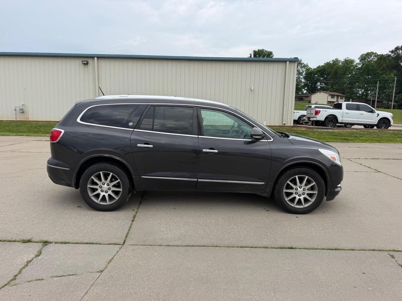 Buick Enclave Vehicle Full-screen Gallery Image 2
