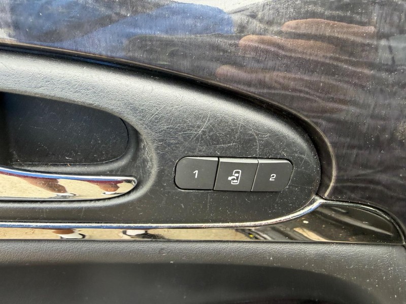 Buick Enclave Vehicle Full-screen Gallery Image 9