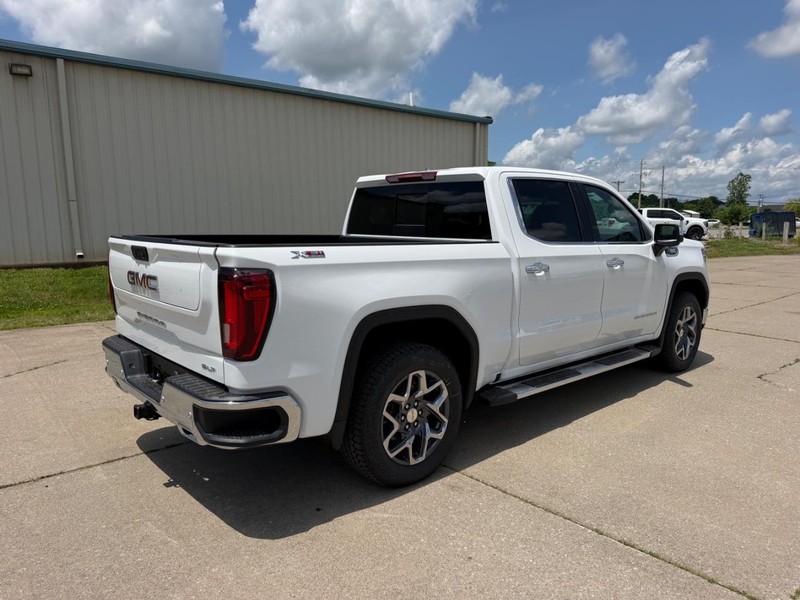 GMC Sierra 1500 Vehicle Full-screen Gallery Image 3