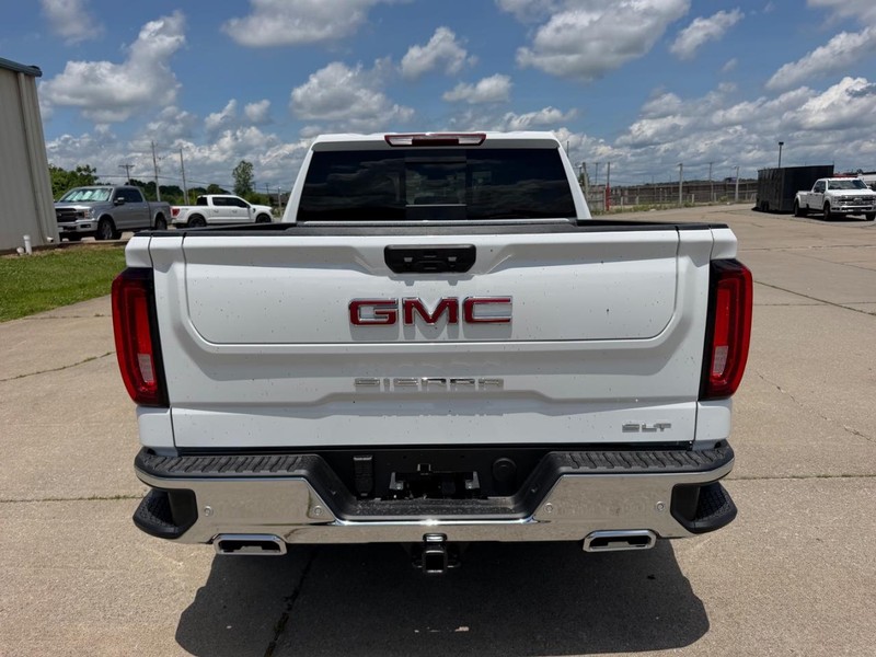GMC Sierra 1500 Vehicle Full-screen Gallery Image 4