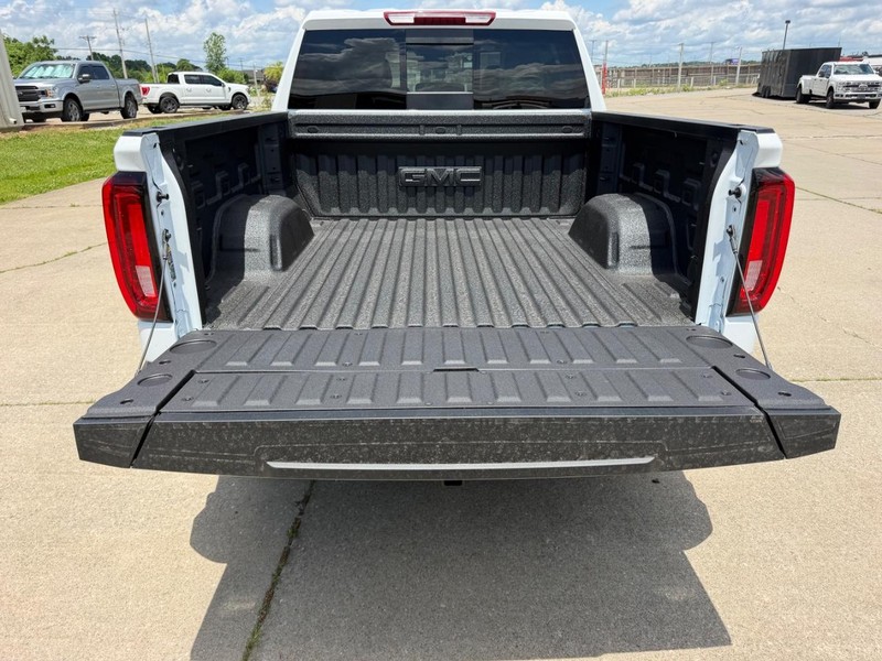 GMC Sierra 1500 Vehicle Full-screen Gallery Image 5