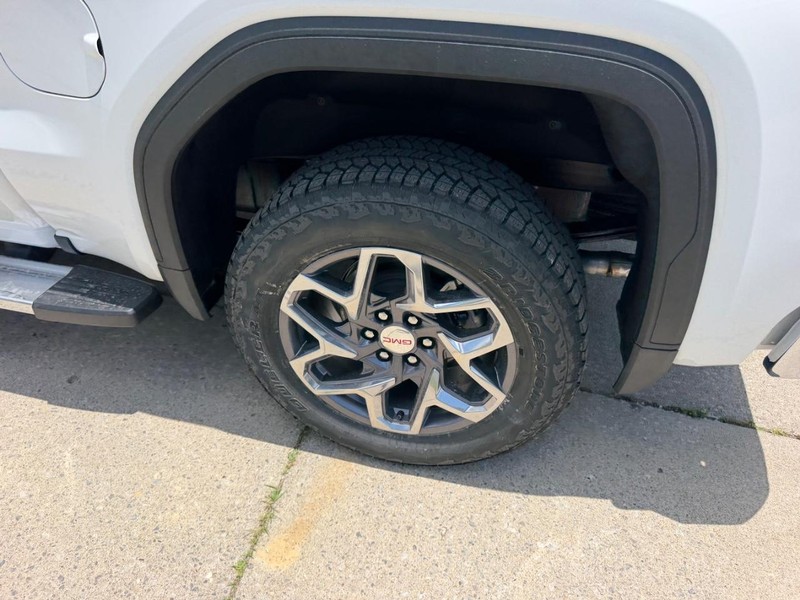 GMC Sierra 1500 Vehicle Full-screen Gallery Image 6