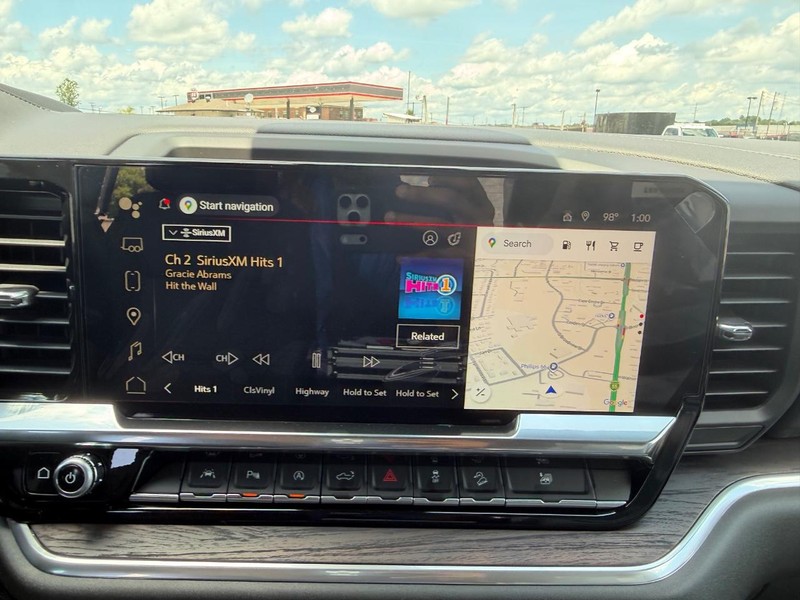 GMC Sierra 1500 Vehicle Full-screen Gallery Image 12