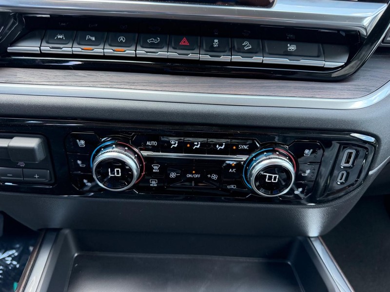 GMC Sierra 1500 Vehicle Full-screen Gallery Image 13