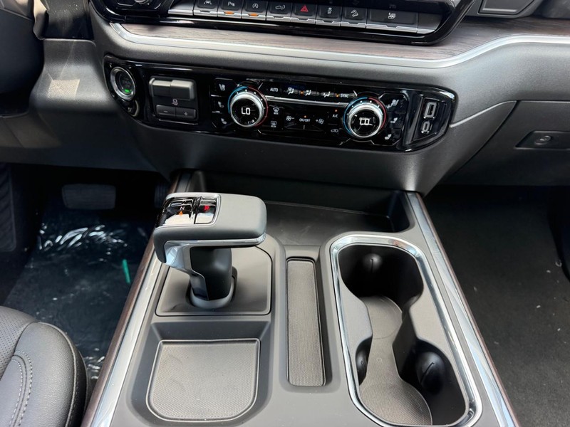 GMC Sierra 1500 Vehicle Full-screen Gallery Image 14