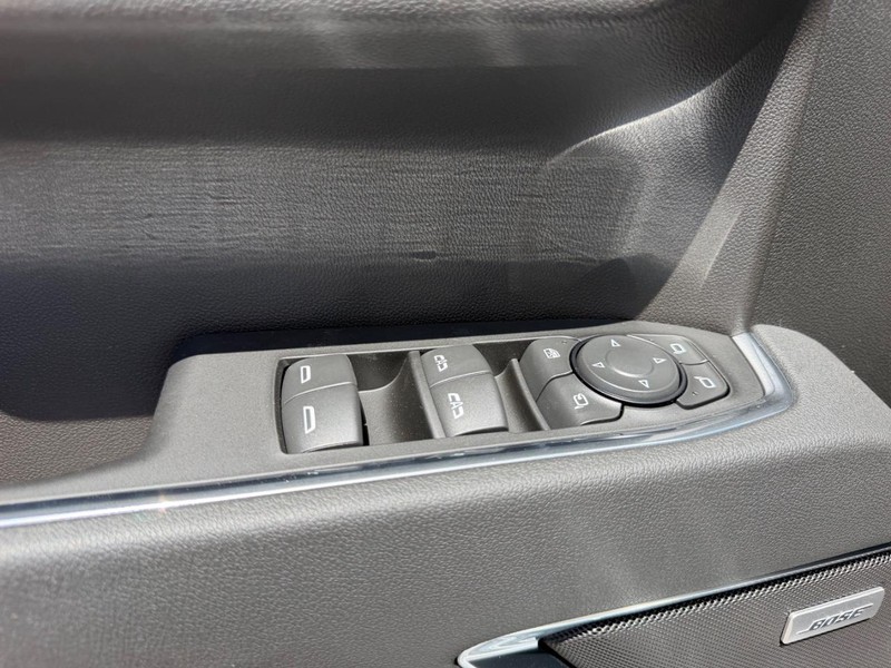 GMC Sierra 1500 Vehicle Full-screen Gallery Image 16