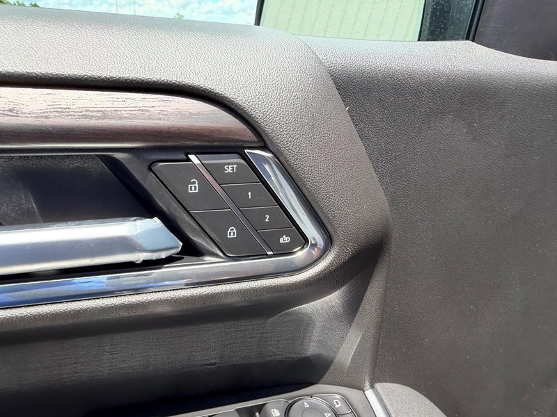 GMC Sierra 1500 Vehicle Full-screen Gallery Image 17