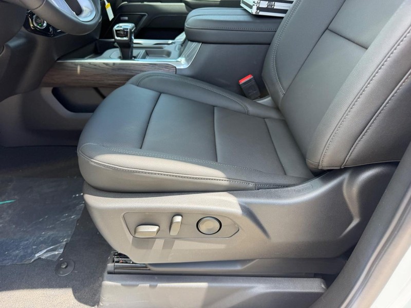 GMC Sierra 1500 Vehicle Full-screen Gallery Image 18