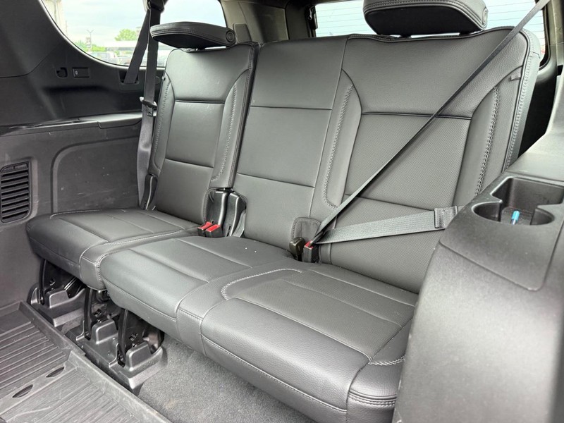 GMC Yukon XL Vehicle Full-screen Gallery Image 8