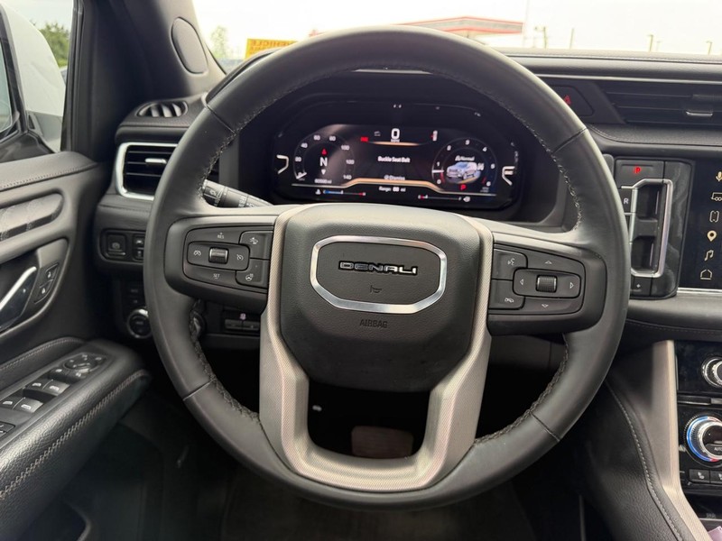 GMC Yukon XL Vehicle Full-screen Gallery Image 13