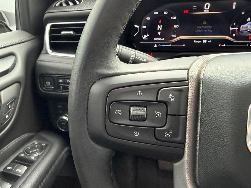GMC Yukon XL Vehicle Full-screen Gallery Image 14