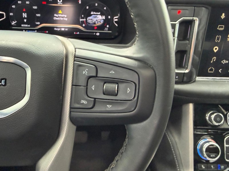 GMC Yukon XL Vehicle Full-screen Gallery Image 15