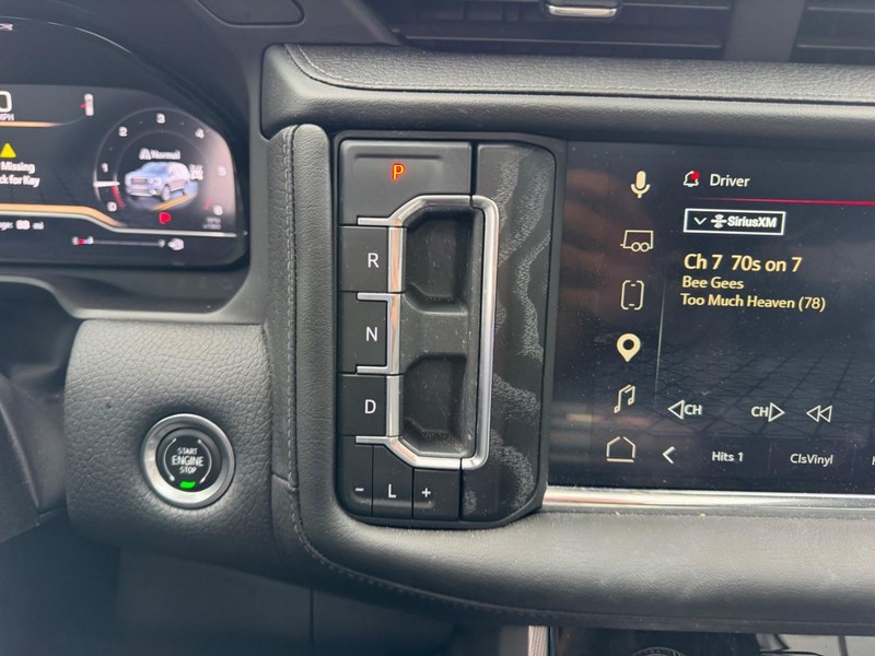 GMC Yukon XL Vehicle Full-screen Gallery Image 18