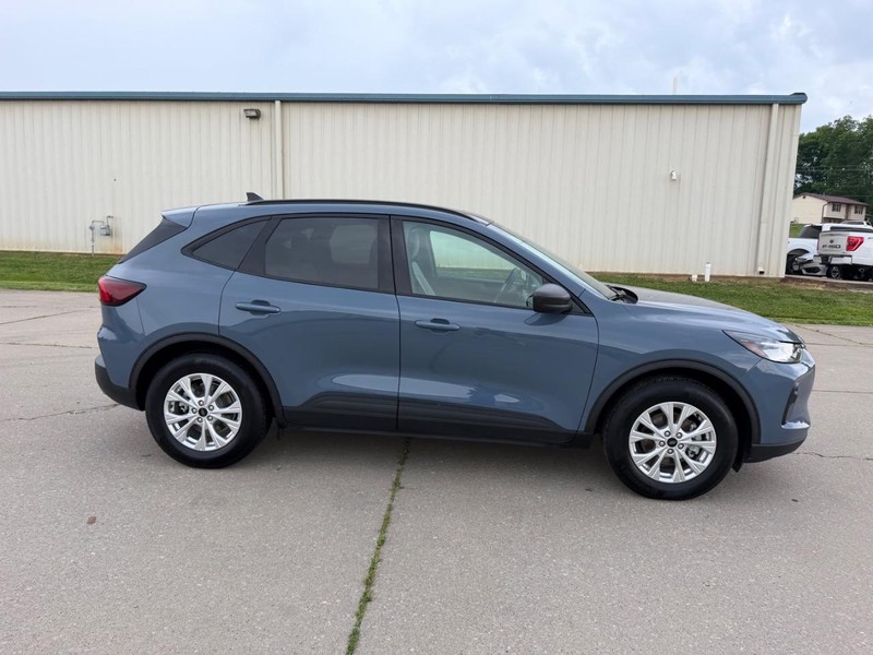 Ford Escape Vehicle Full-screen Gallery Image 2