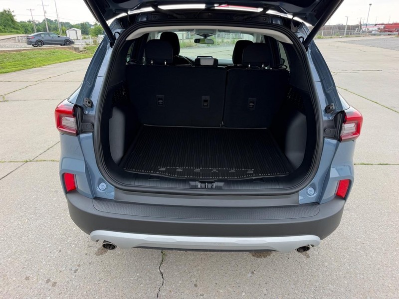 Ford Escape Vehicle Full-screen Gallery Image 5