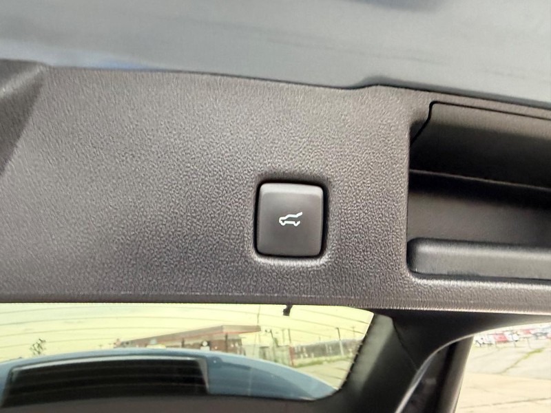 Ford Escape Vehicle Full-screen Gallery Image 6