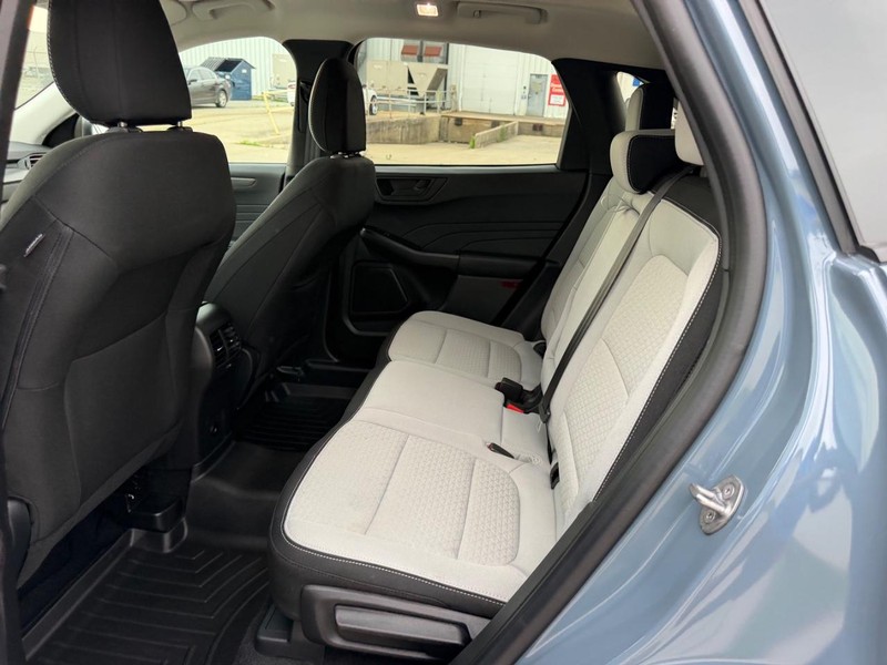 Ford Escape Vehicle Full-screen Gallery Image 8