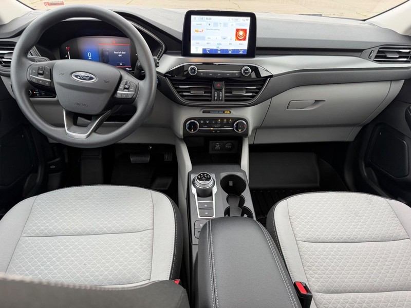 Ford Escape Vehicle Full-screen Gallery Image 10