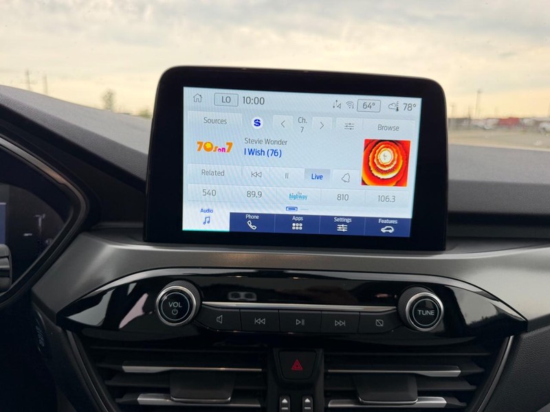 Ford Escape Vehicle Full-screen Gallery Image 14