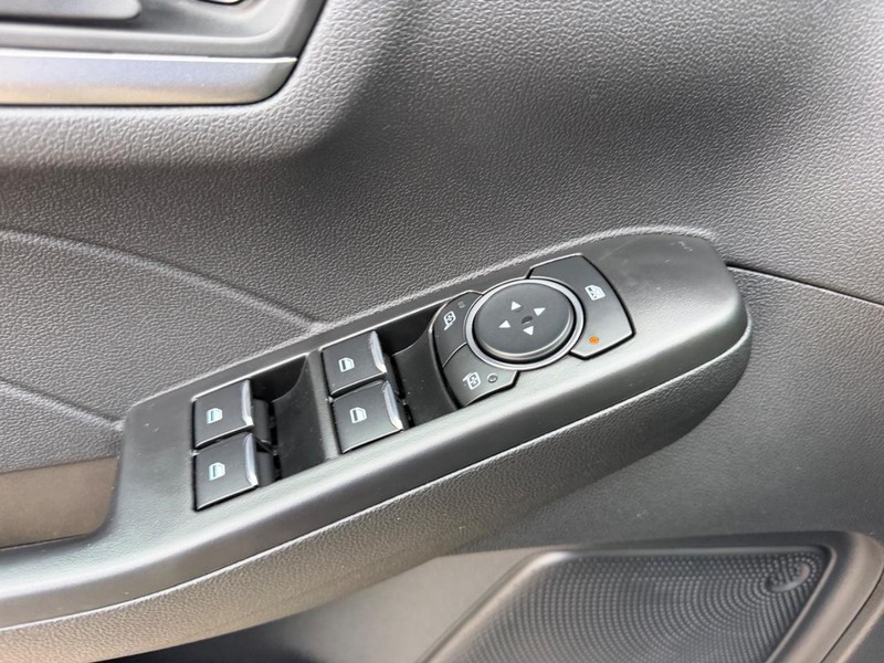 Ford Escape Vehicle Full-screen Gallery Image 18