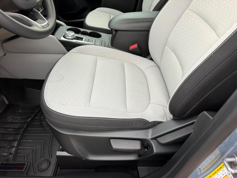 Ford Escape Vehicle Full-screen Gallery Image 19
