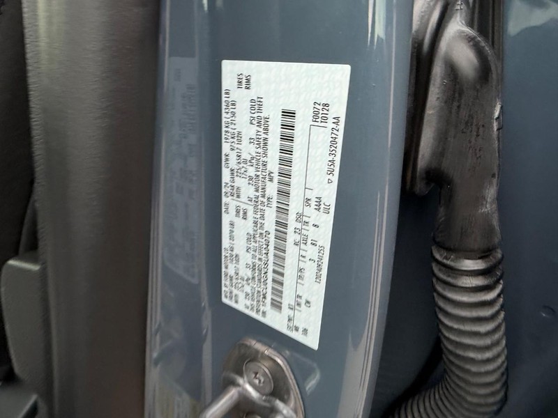 Ford Escape Vehicle Full-screen Gallery Image 22