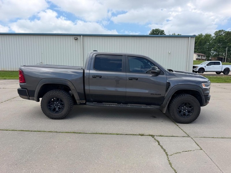 Ram 1500 Vehicle Full-screen Gallery Image 2