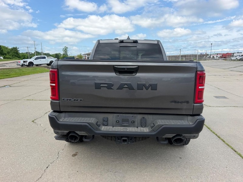 Ram 1500 Vehicle Full-screen Gallery Image 4